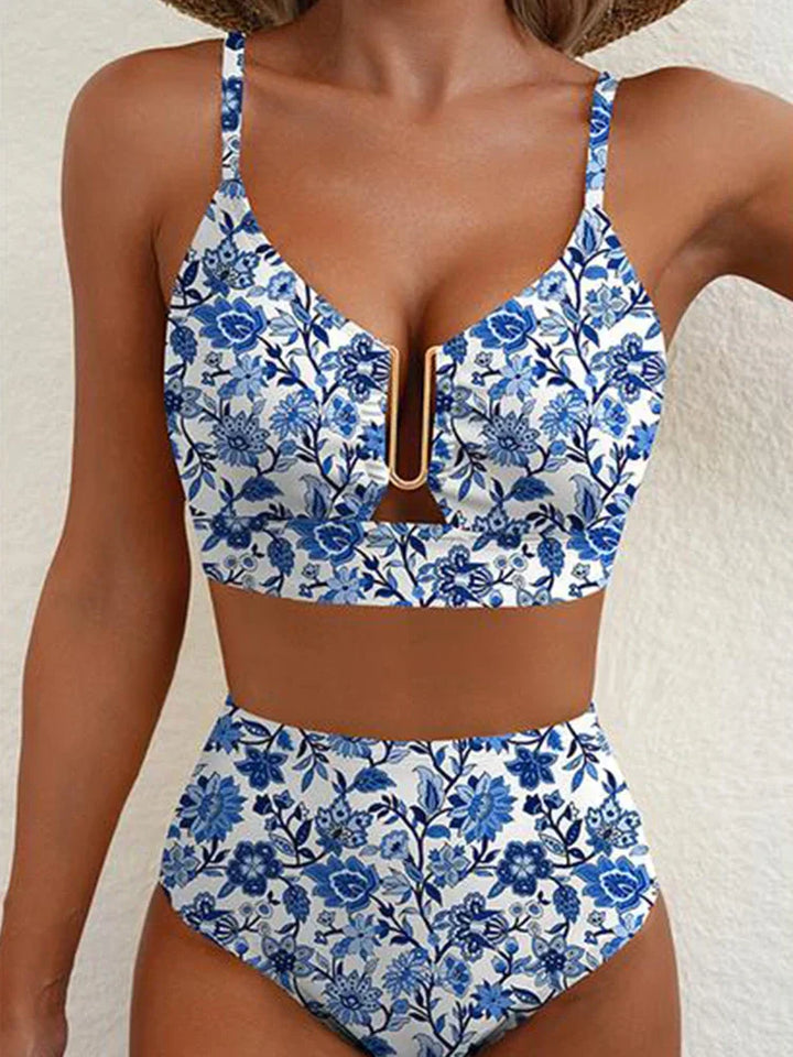 "Ensemble de Bikini 2 Pièces avec Découpe en U" can be rewritten as "Bikini 2 Pièces avec Découpe en U" or "Ensemble de Bikini à Découpe en U - 2 Pièces".