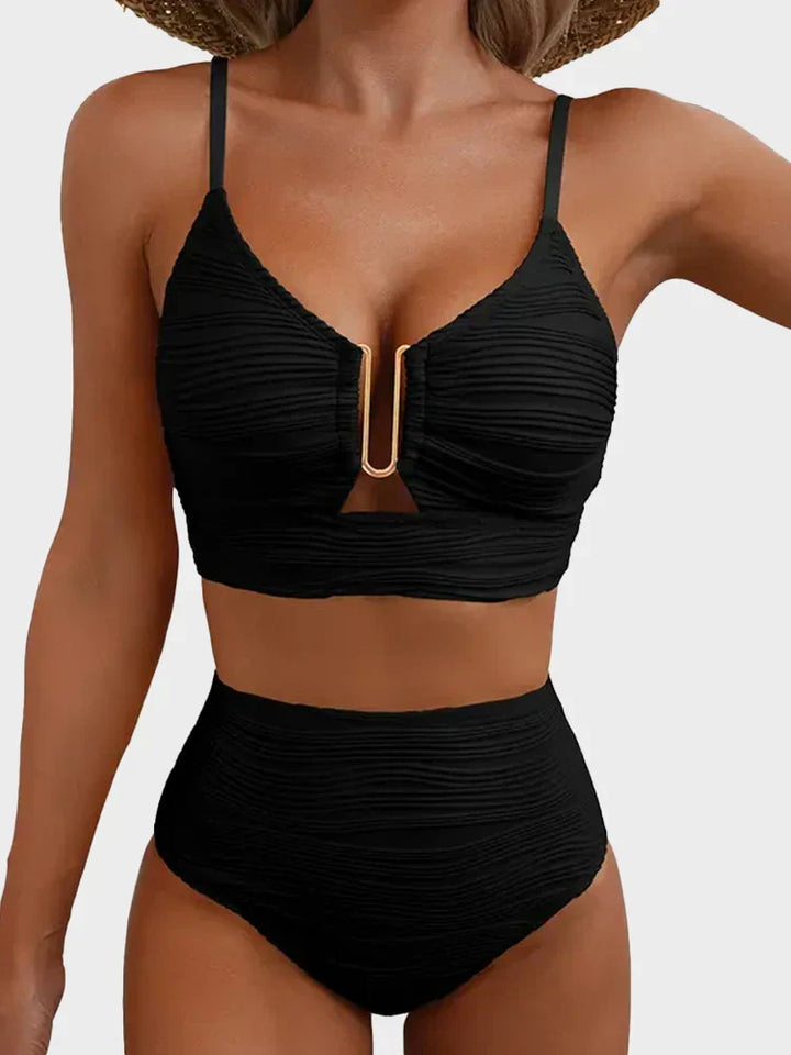 "Ensemble de Bikini 2 Pièces avec Découpe en U" can be rewritten as "Bikini 2 Pièces avec Découpe en U" or "Ensemble de Bikini à Découpe en U - 2 Pièces".