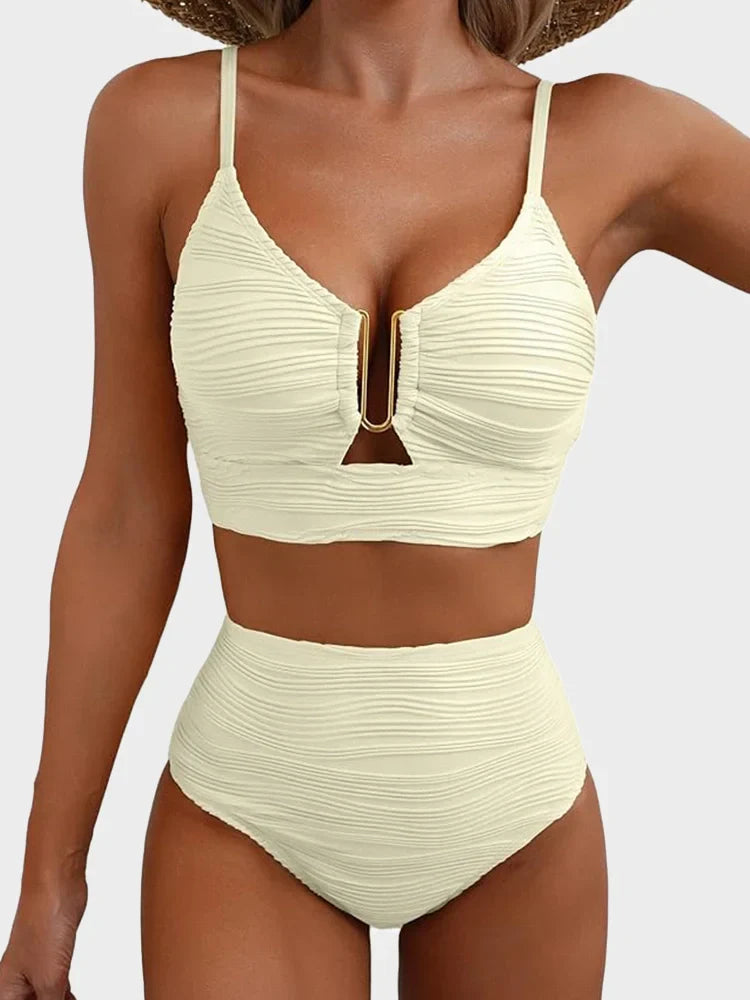 "Ensemble de Bikini 2 Pièces avec Découpe en U" can be rewritten as "Bikini 2 Pièces avec Découpe en U" or "Ensemble de Bikini à Découpe en U - 2 Pièces".