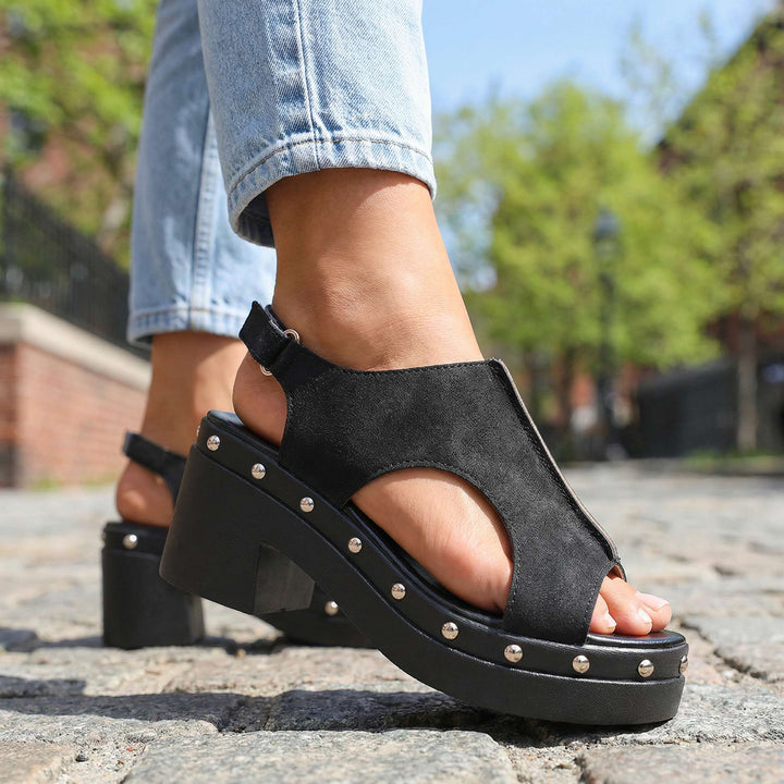 Loretta Mules Cloutées