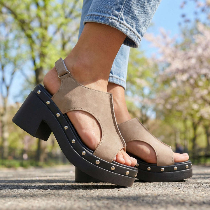 Loretta Mules Cloutées