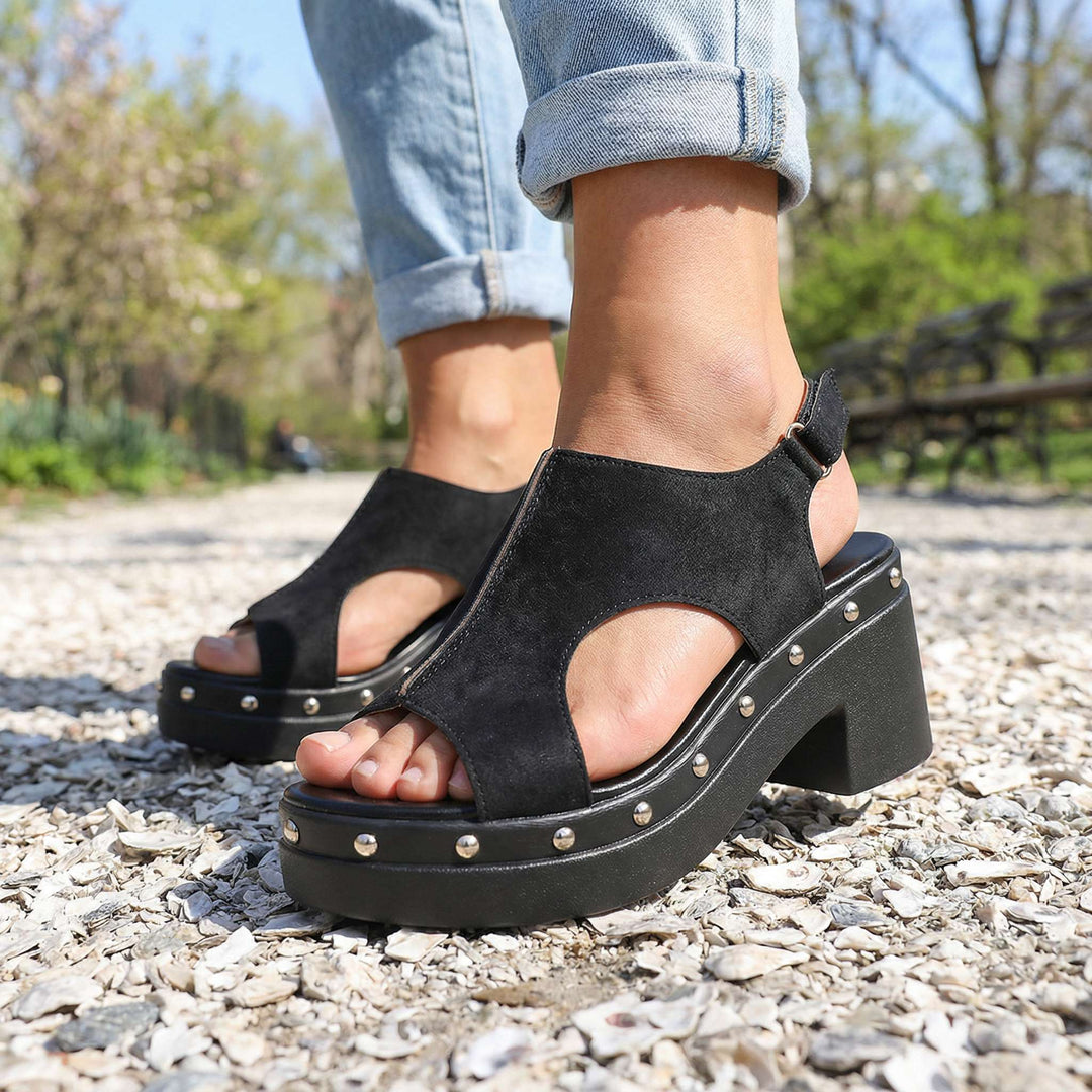 Loretta Mules Cloutées