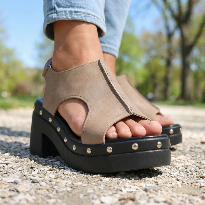 Loretta Mules Cloutées