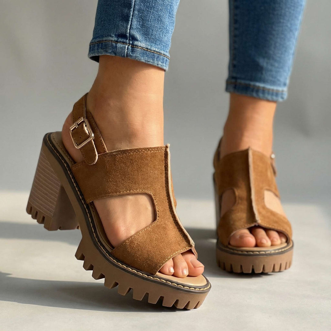 Talons Larissa