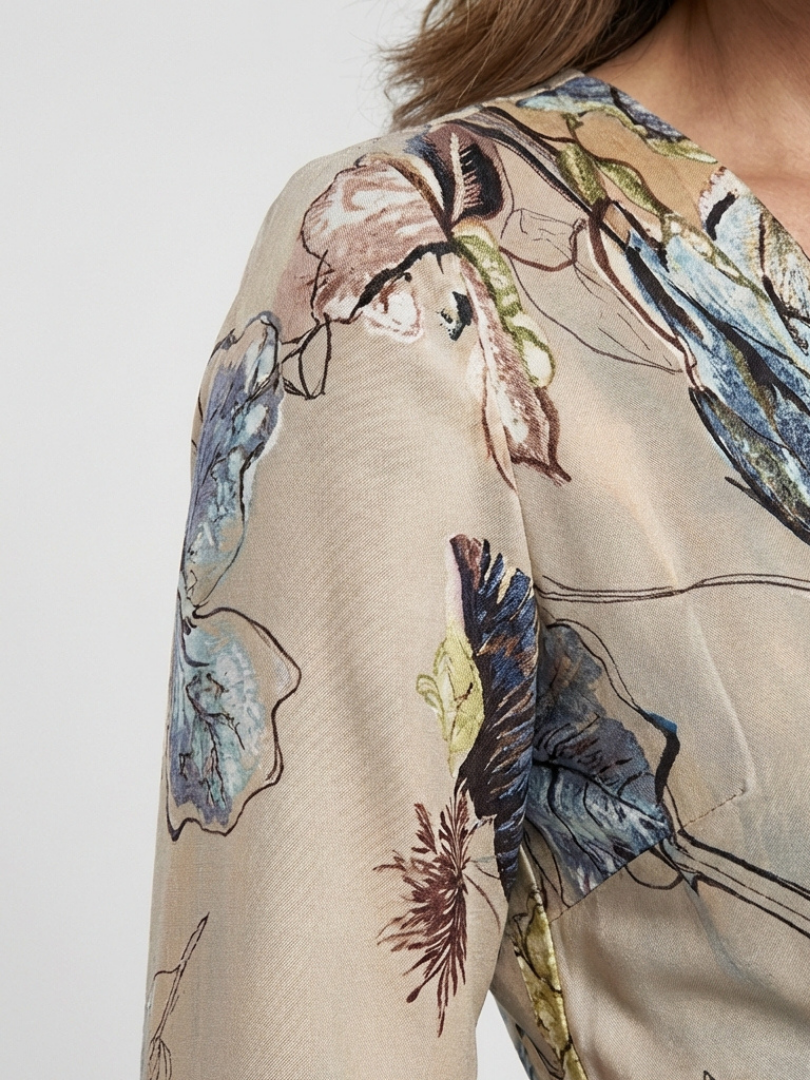 Margaret | Robe maxi portefeuille à fleurs avec manches trois quarts